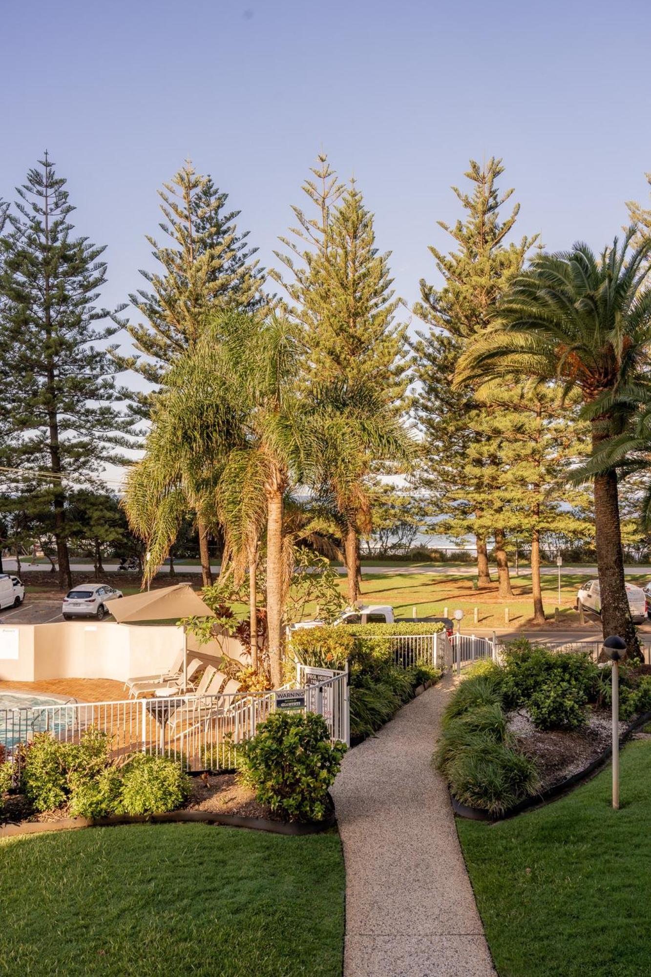 Cashelmara Beachfront Apartments Гоулд Коуст Екстериор снимка